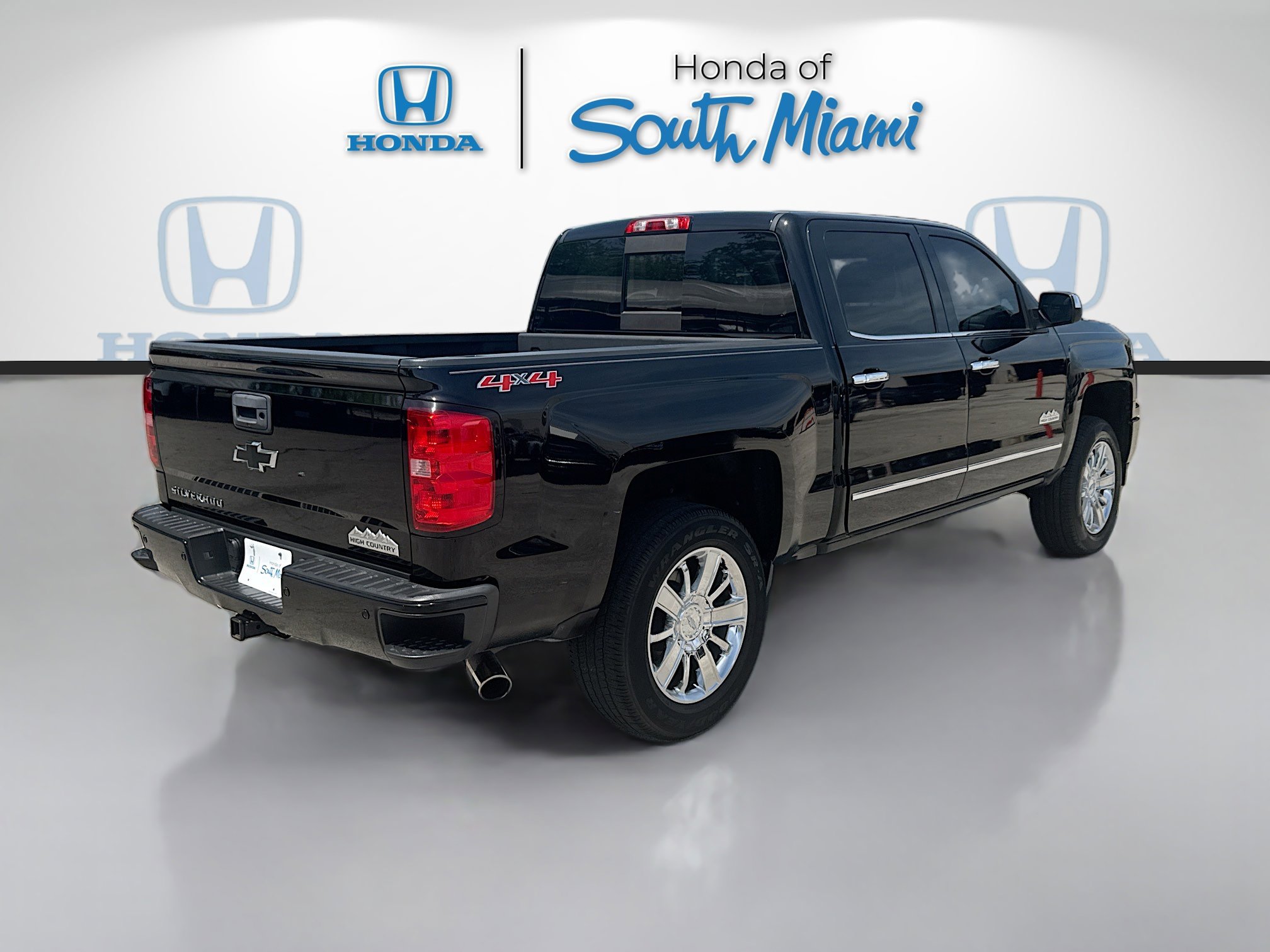 Used 2015 Chevrolet Silverado 1500 High Country w/ High Country Premium Package AWD/4WD image 7
