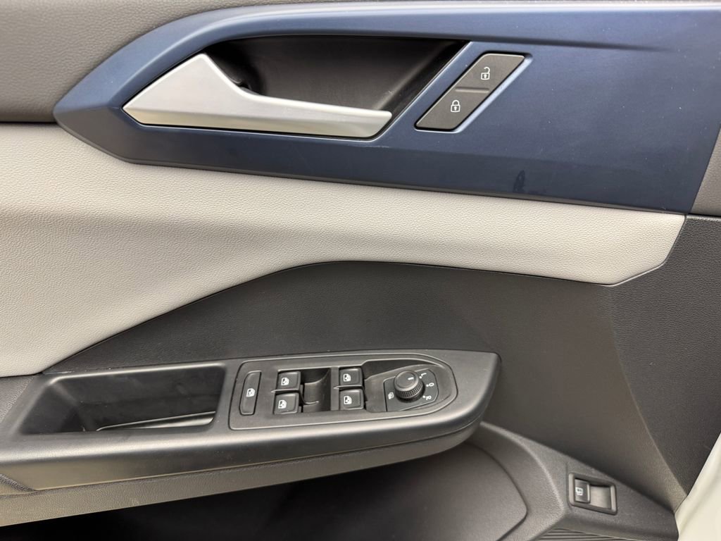 Used 2022 Volkswagen Taos SE image 9