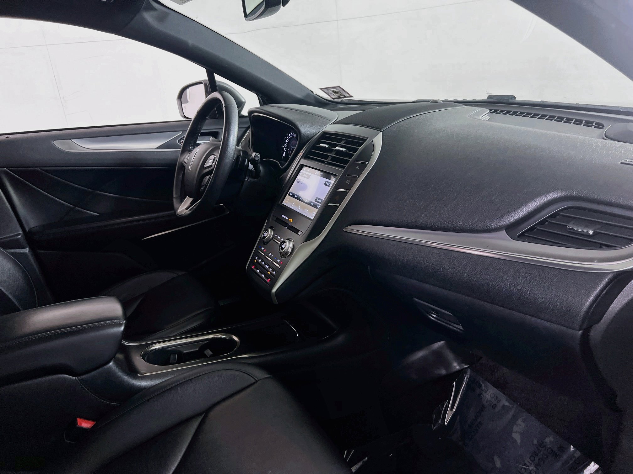 Used 2017 Lincoln MKC Premiere image 28