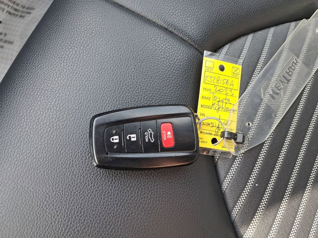 Used 2023 Toyota Highlander XSE image 31