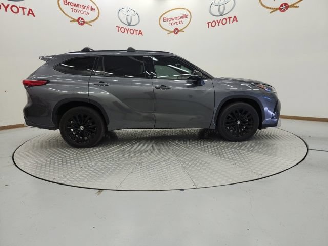 Used 2023 Toyota Highlander XSE FWD image 3