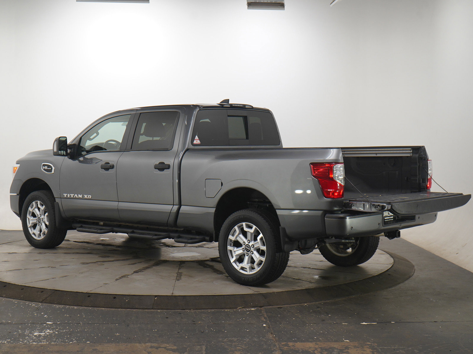 Used 2024 Nissan Titan SV w/ SV Convenience Package image 9