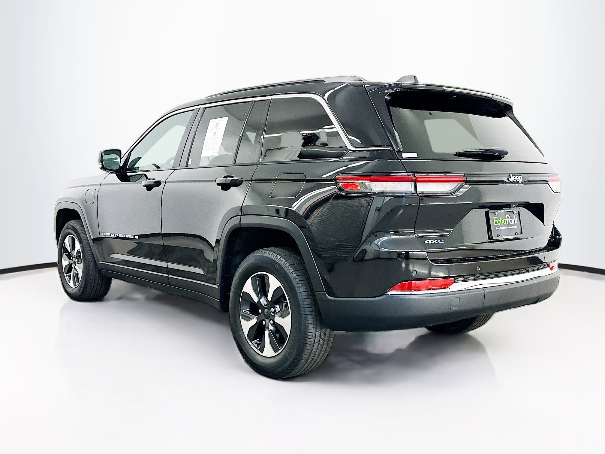 Used 2024 Jeep Grand Cherokee Limited 4xe w/ Trailer Tow Package AWD/4WD image 5