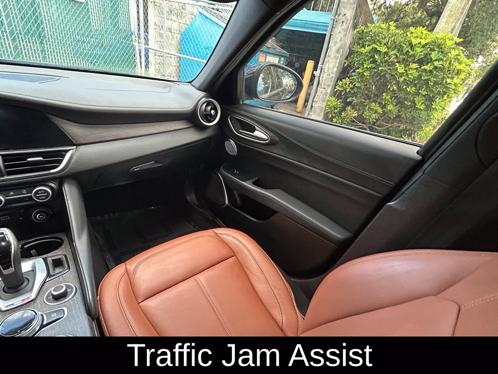 Used 2022 Alfa Romeo Giulia Ti RWD image 11