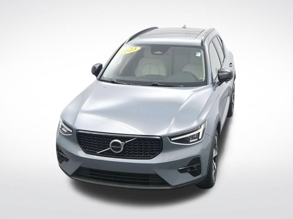 Used 2023 Volvo XC40 B4 Ultimate FWD image 30
