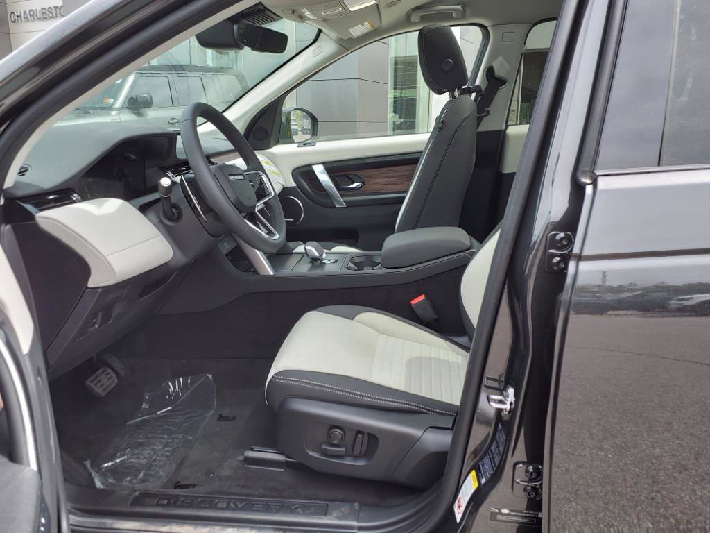 Used 2025 Land Rover Discovery Sport S image 10