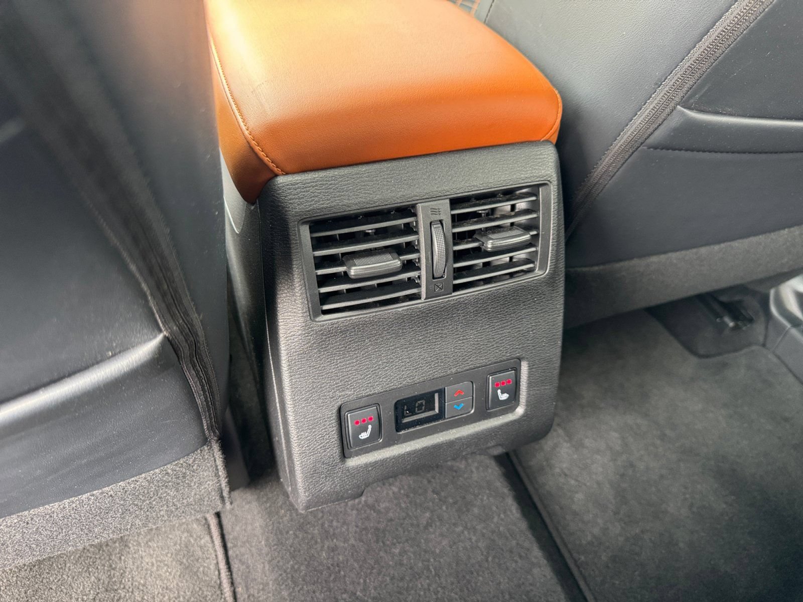 Used 2024 Mitsubishi Outlander SEL AWD/4WD image 18