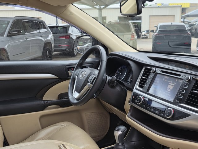 Used 2015 Toyota Highlander XLE AWD/4WD image 9