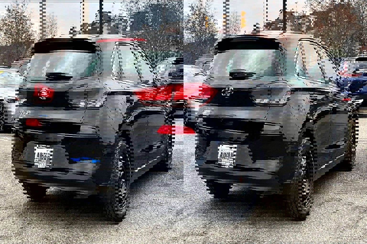 Used 2018 Hyundai Elantra GT image 2