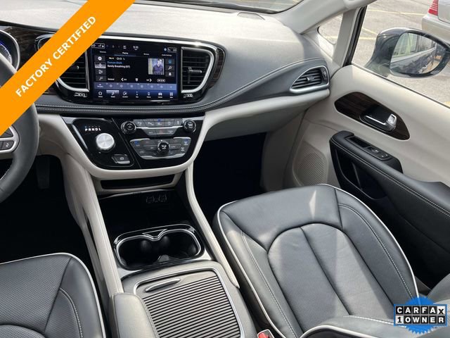 Used 2024 Chrysler Pacifica Limited image 16