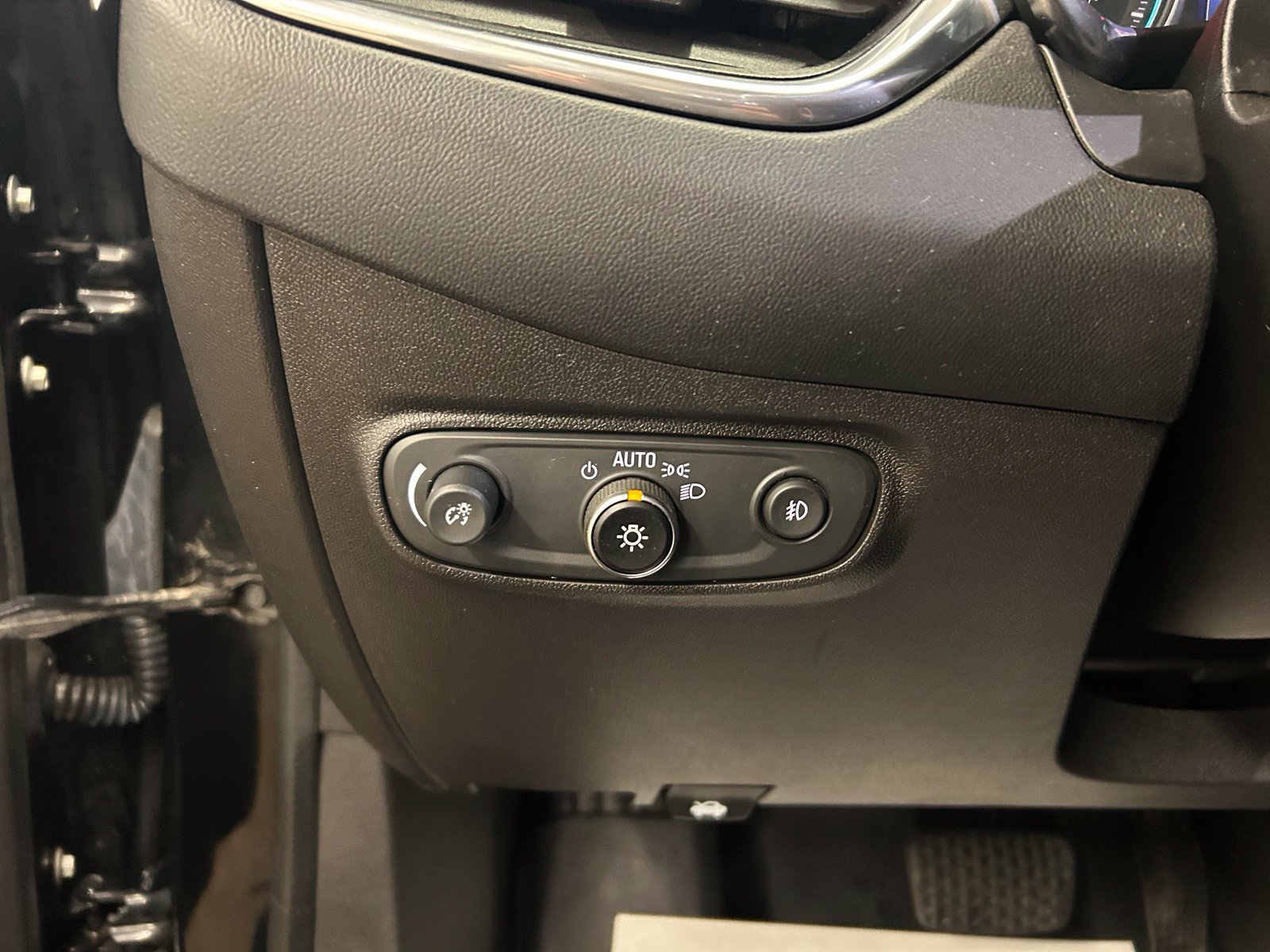Used 2020 Chevrolet Equinox LT AWD/4WD image 16
