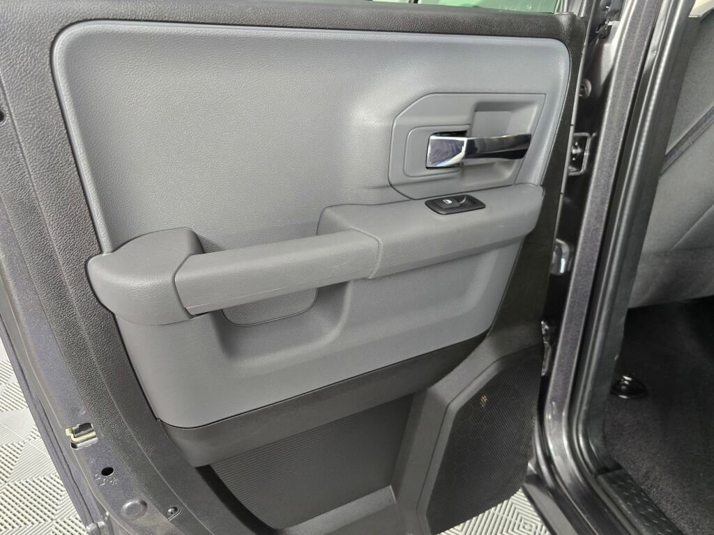 Used 2024 RAM 1500 Classic SLT image 31