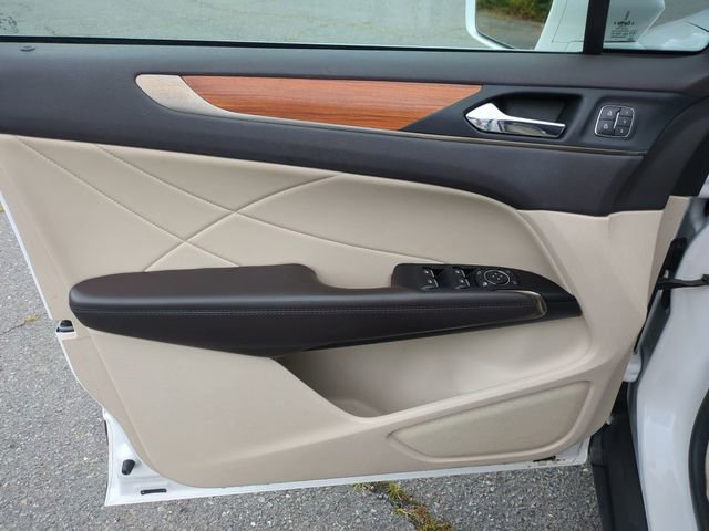 Used 2019 Lincoln MKC Select w/ Select Plus Package FWD image 12