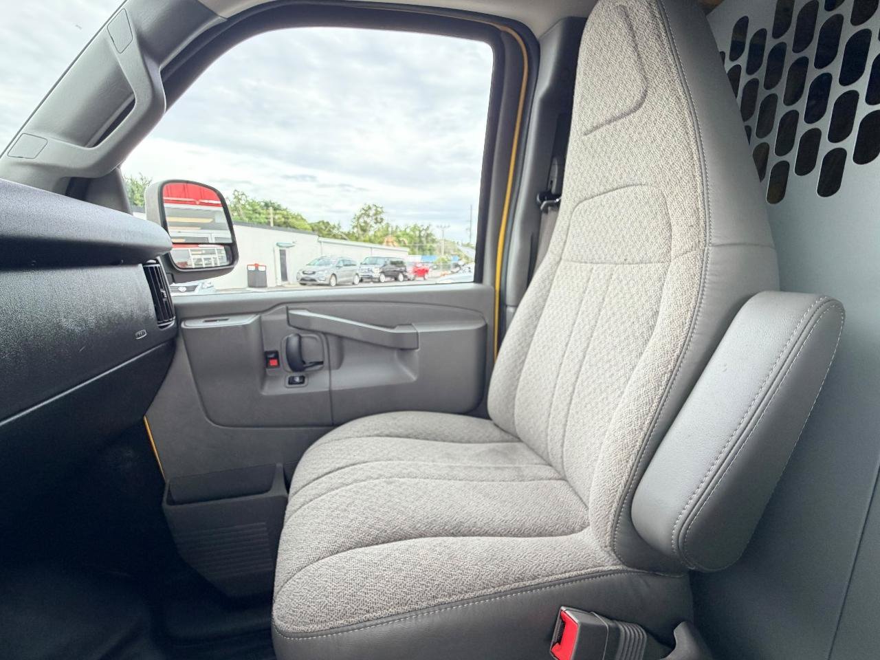 Used 2020 Chevrolet Express 2500 RWD image 28