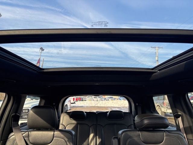 Used 2024 Jeep Grand Cherokee L Limited w/ Luxury Tech Group II image 13
