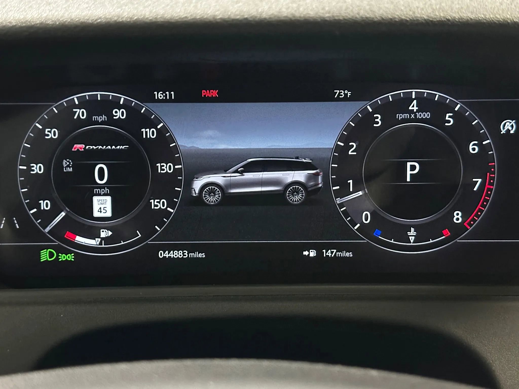 Used 2019 Land Rover Range Rover Velar R-Dynamic SE image 28