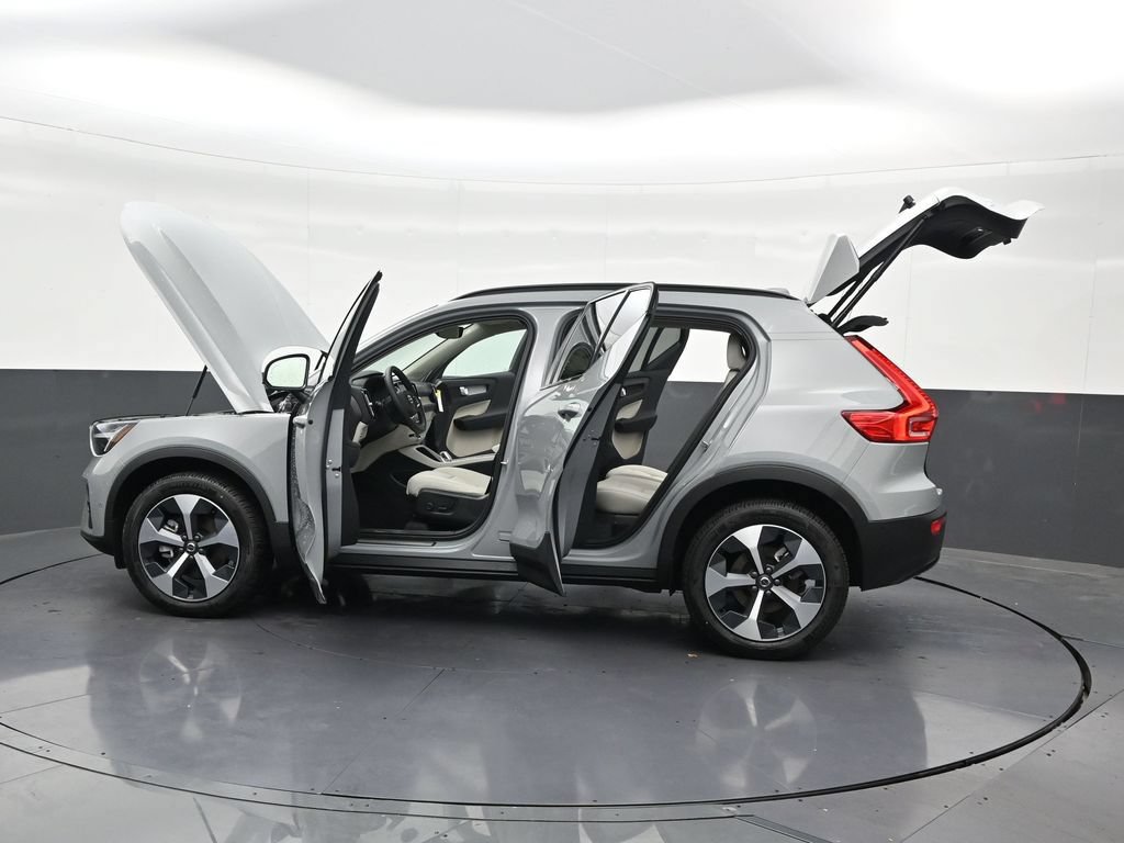 New 2026 Volvo XC40 B5 Plus w/ Protection Package Premier AWD/4WD image 31