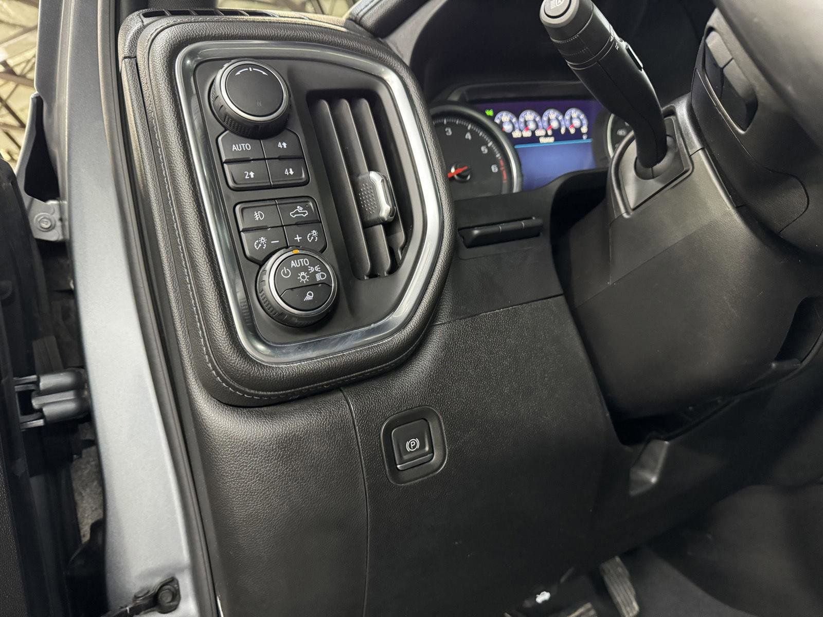 Used 2019 Chevrolet Silverado 1500 High Country w/ Technology Package image 21