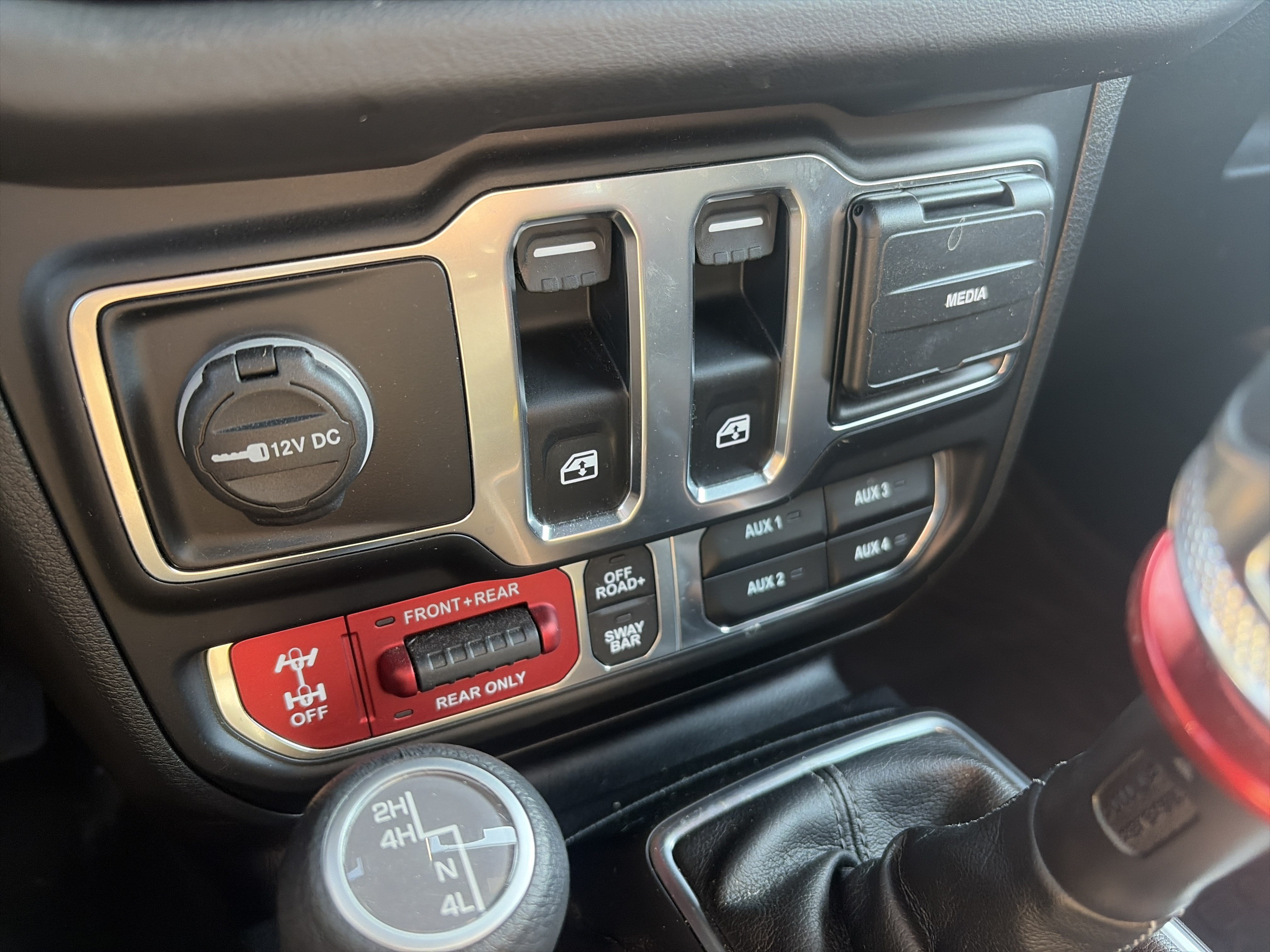 Used 2024 Jeep Wrangler Rubicon AWD/4WD image 35