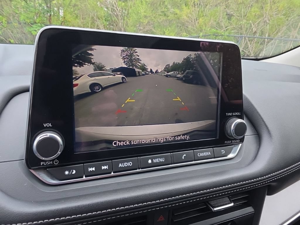 Certified 2025 Nissan Rogue SV FWD image 24