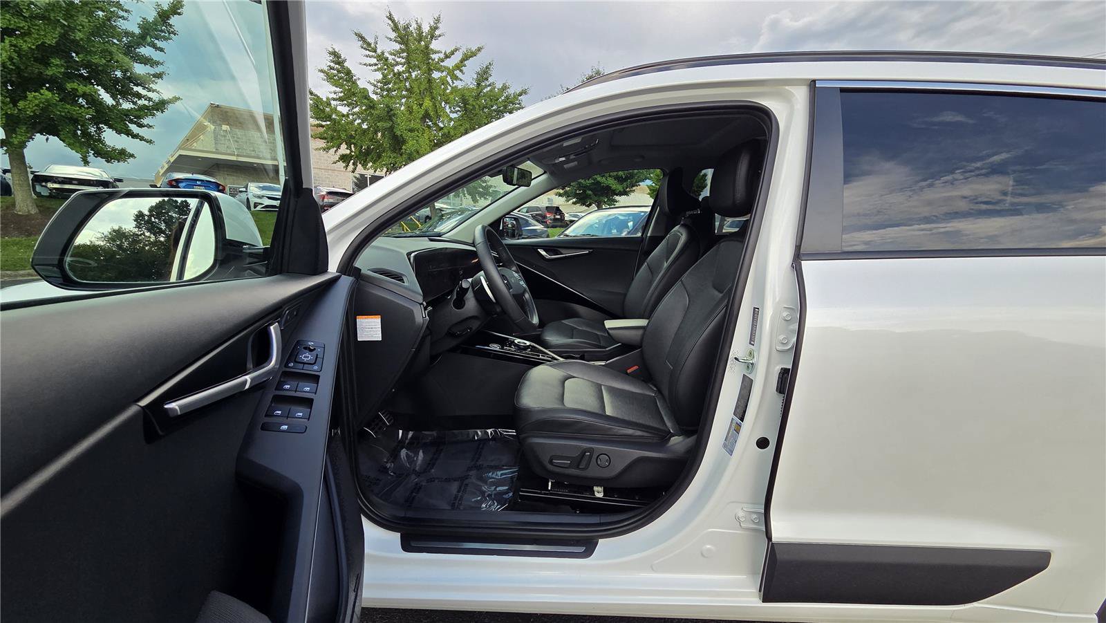 Certified 2023 Kia Niro Wave w/ Wave Preserve Package FWD image 15