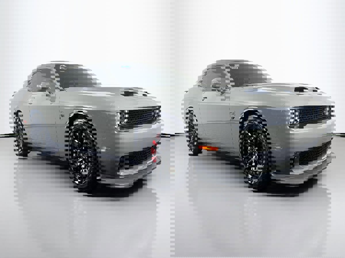 Used 2023 Dodge Challenger SRT Hellcat image 3