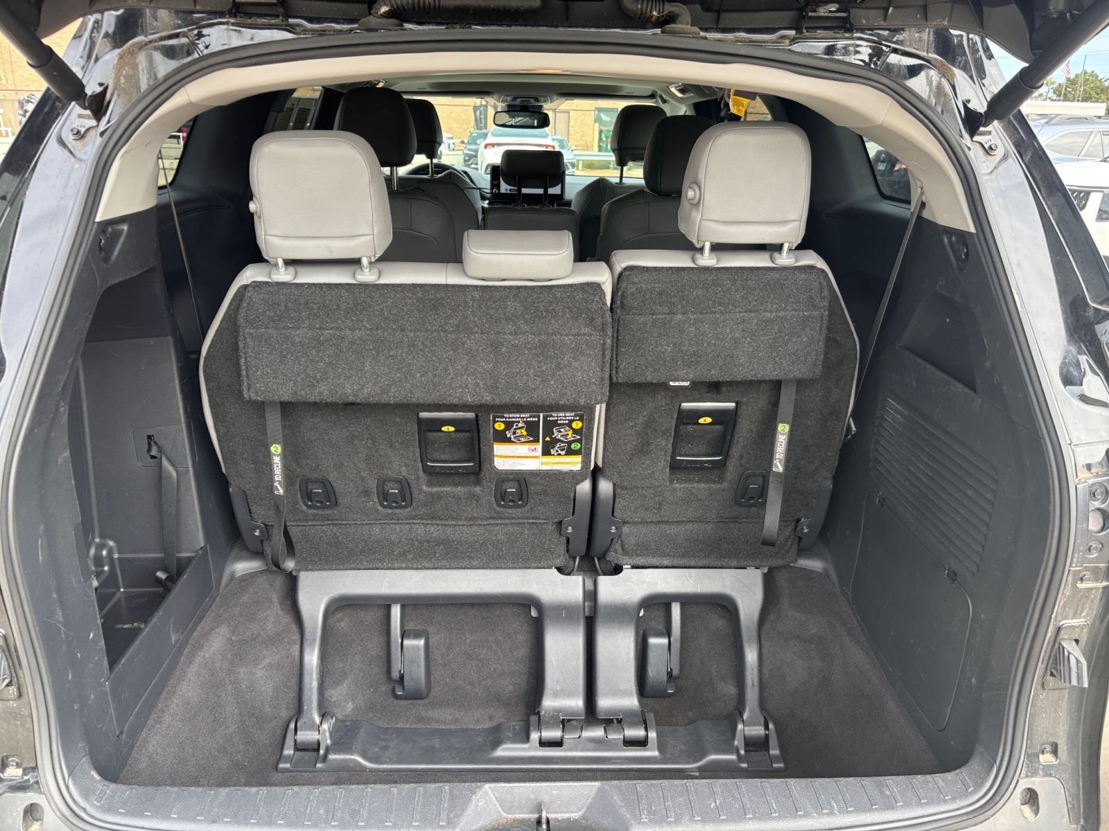 Used 2025 Toyota Sienna XLE FWD image 33