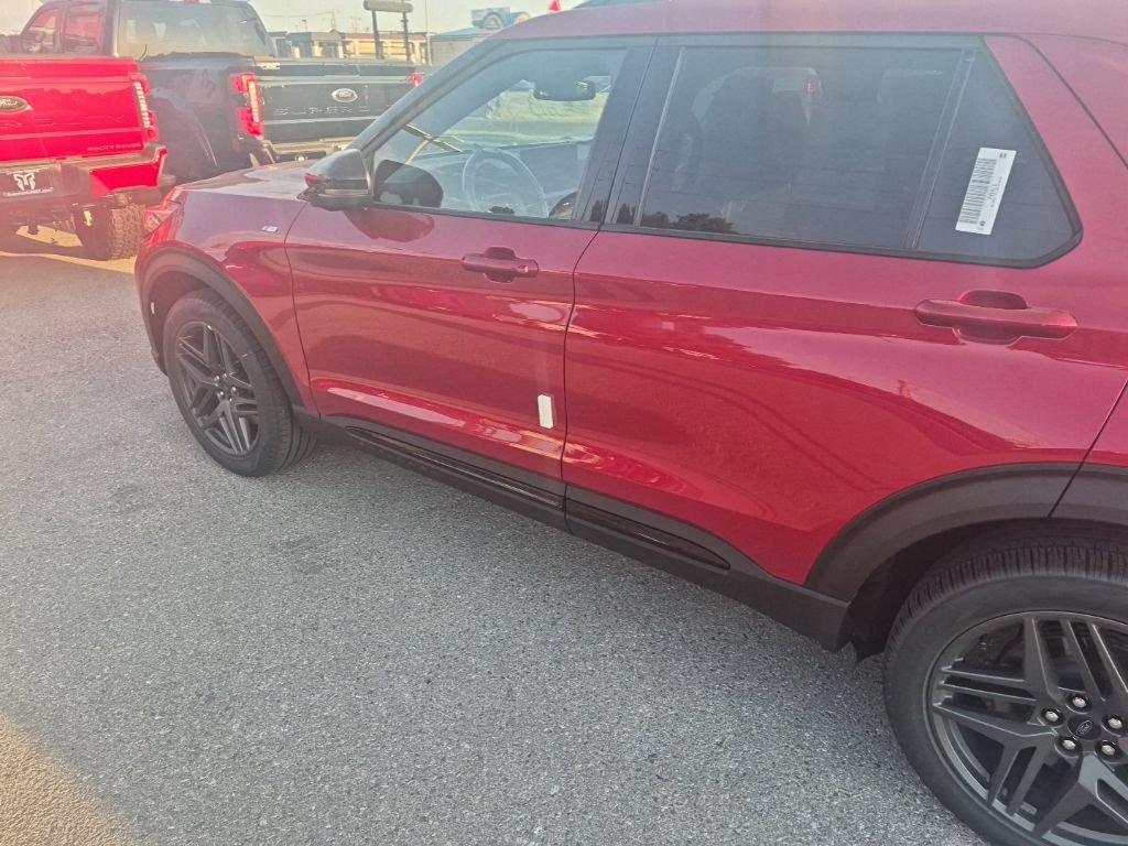 New 2026 Ford Explorer ST-Line w/ ST-Line Street Pack AWD/4WD image 5
