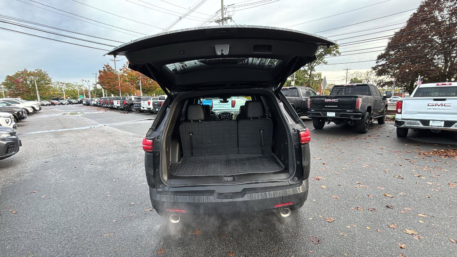 Used 2024 Chevrolet Traverse RS image 33