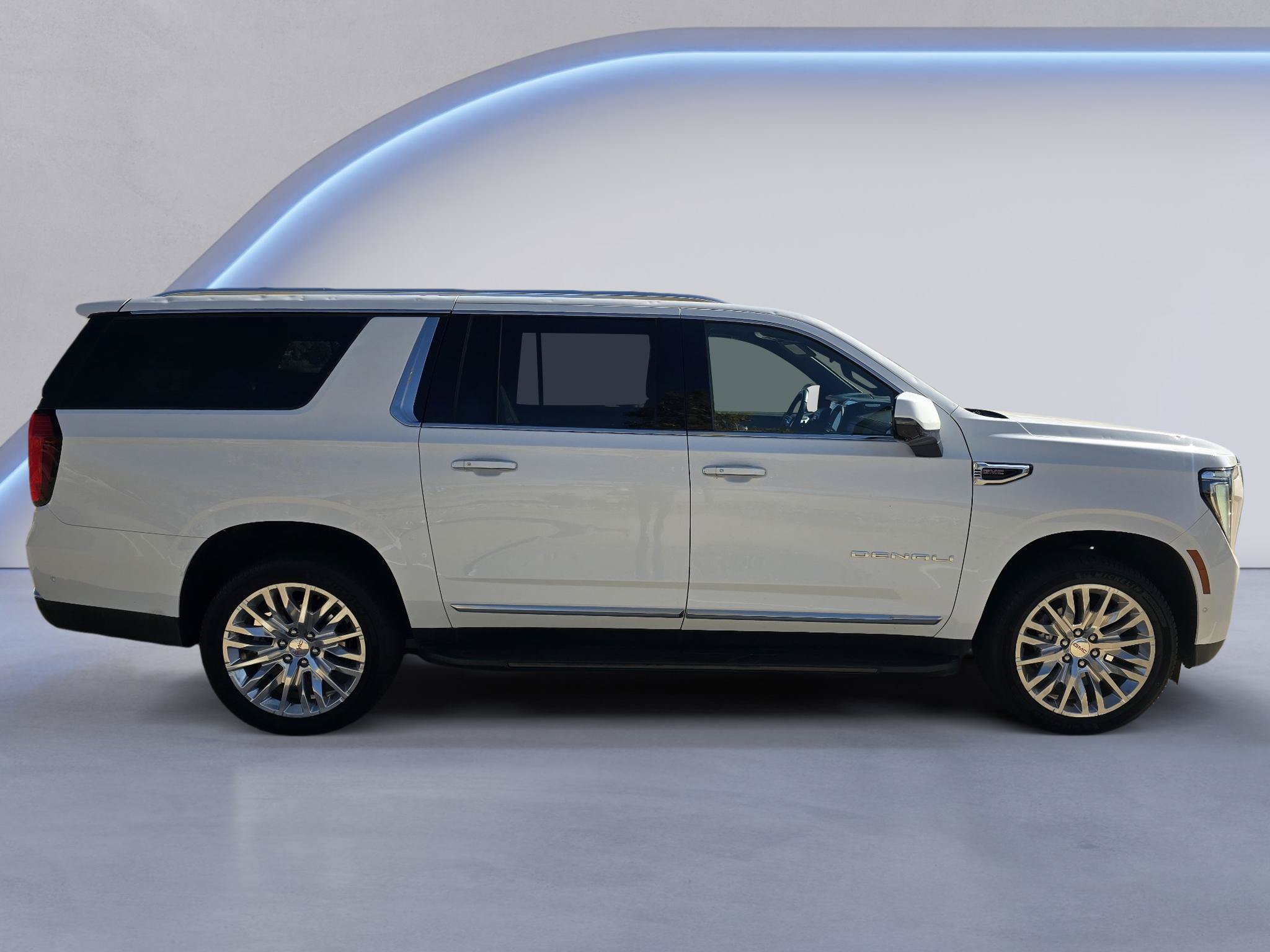 Used 2025 GMC Yukon XL Denali AWD/4WD image 7