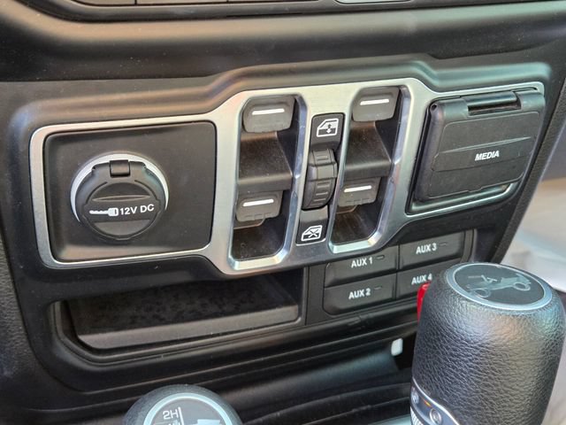 Used 2019 Jeep Wrangler Unlimited Sahara AWD/4WD image 23