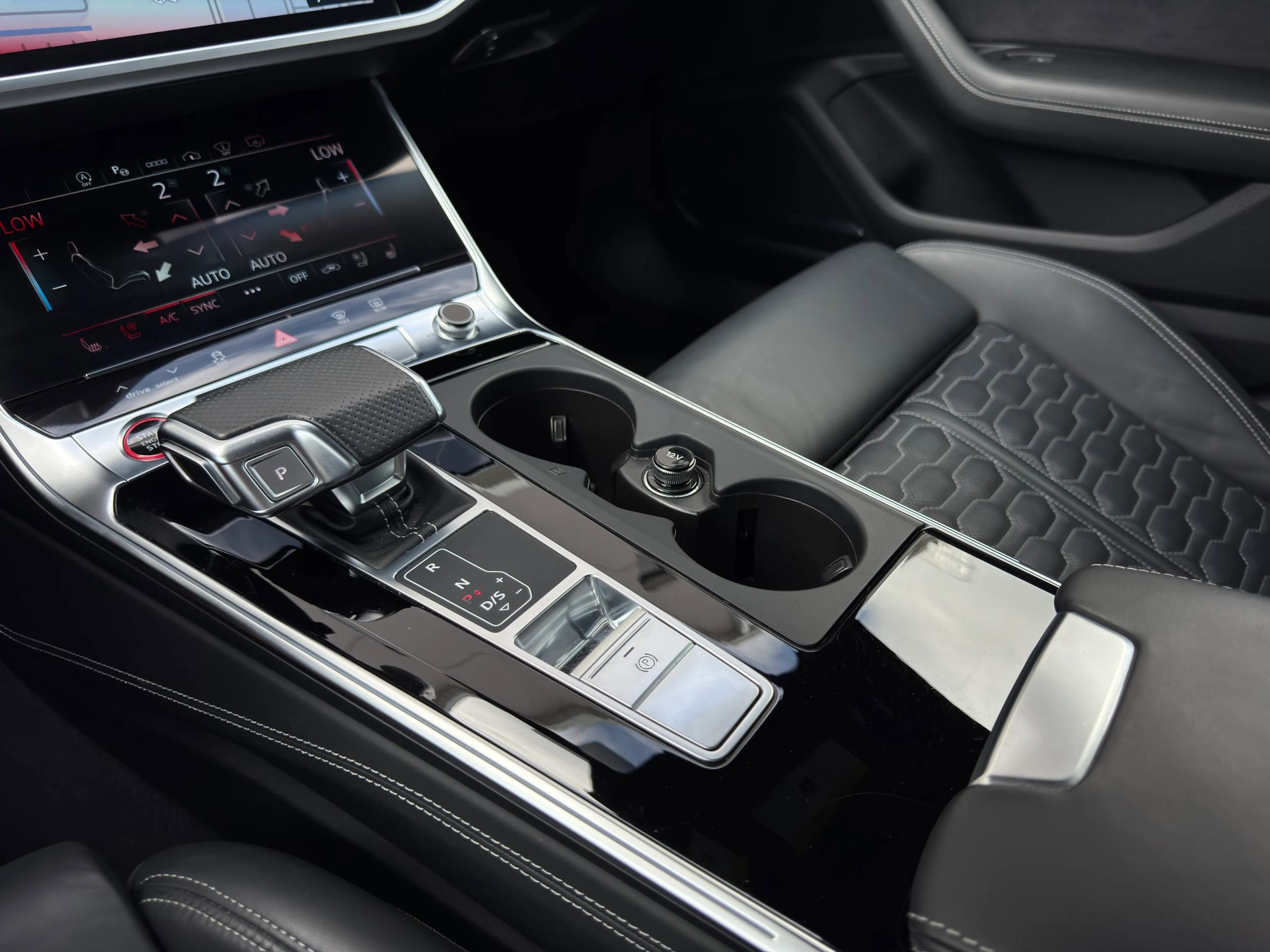 Used 2023 Audi RS 6 w/ Carbon Optic Package image 25