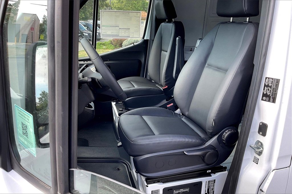 New 2025 Mercedes-Benz Sprinter 4500 image 8