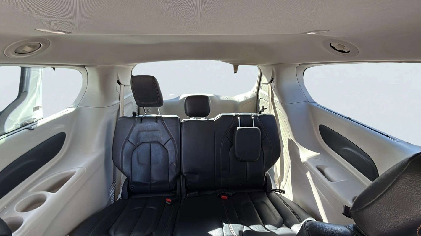 Used 2020 Chrysler Pacifica Touring-L image 18