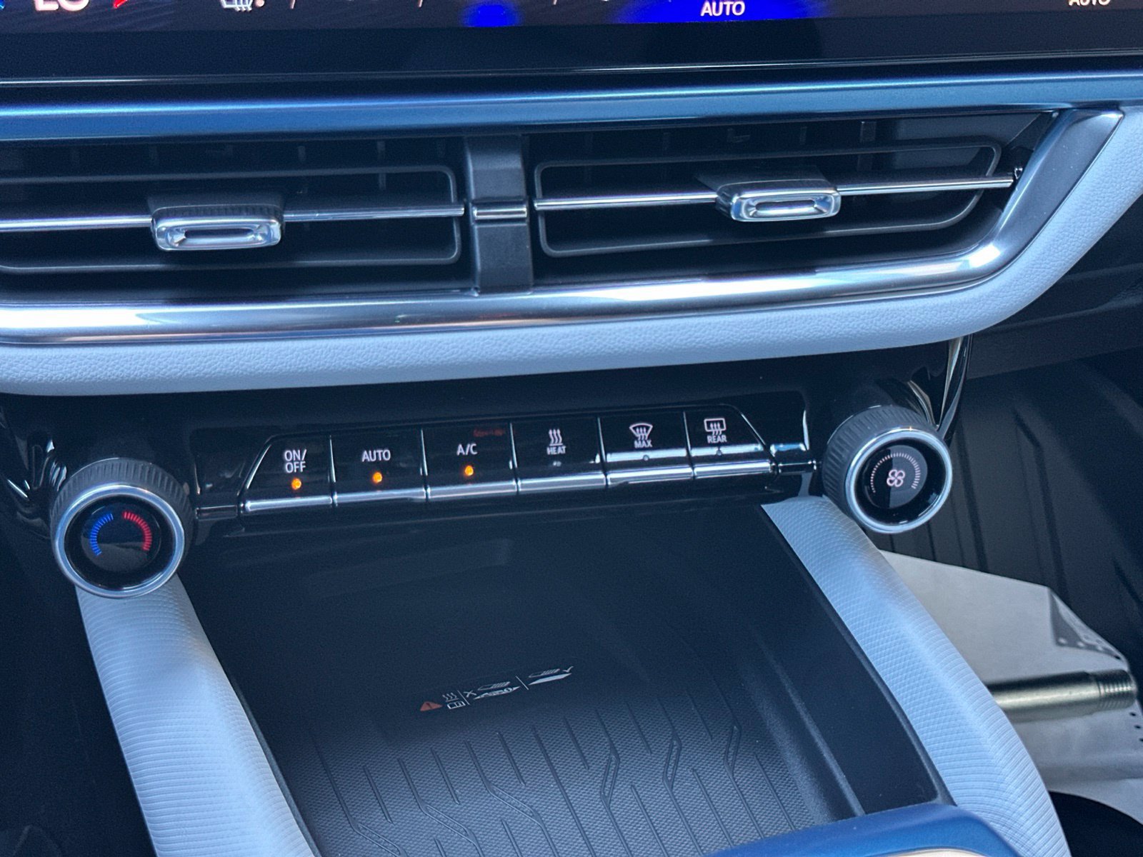 New 2026 Chevrolet Equinox EV LT FWD image 24