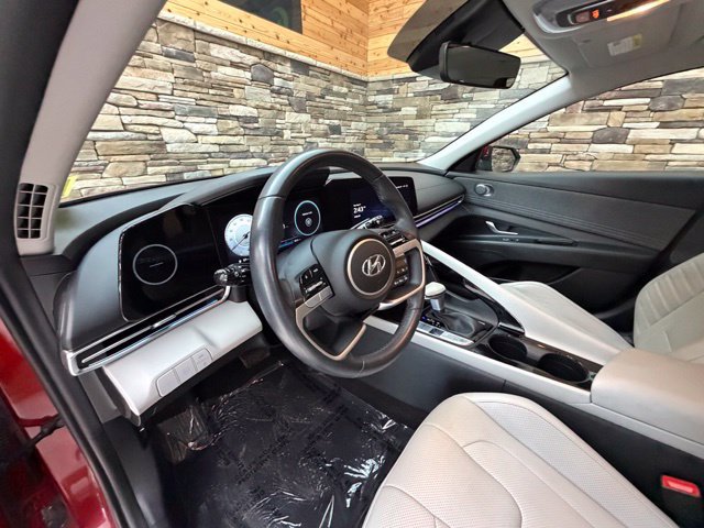 Certified 2023 Hyundai Elantra Limited w/ Preferred Accessory Package FWD image 13