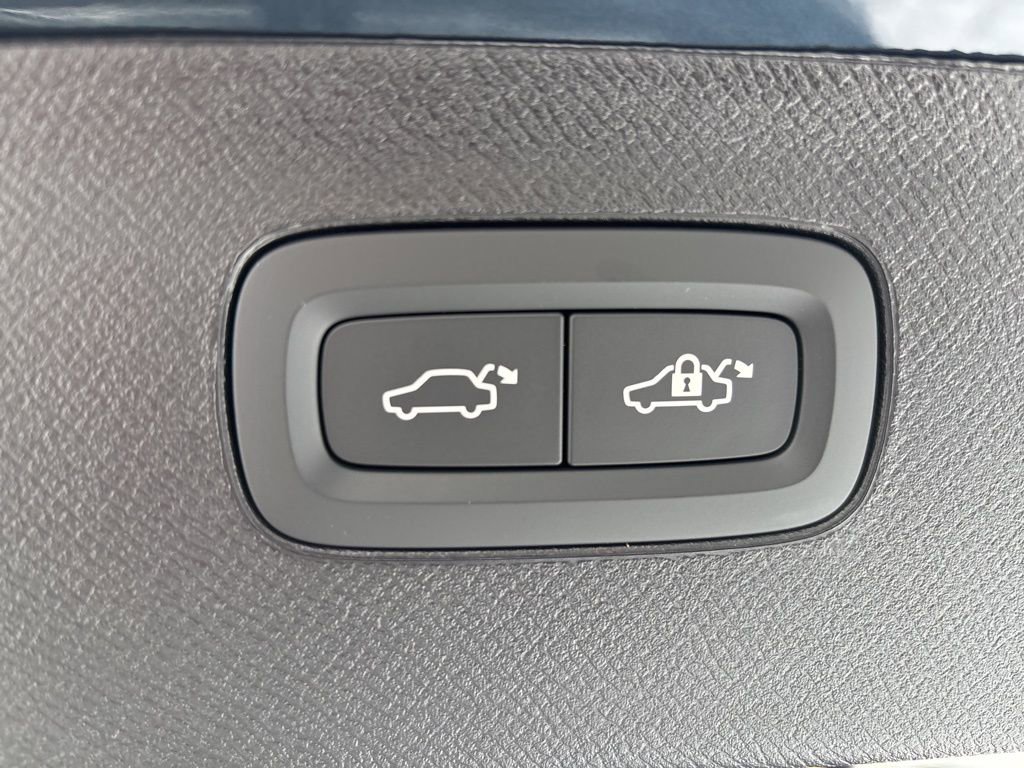 New 2026 Volvo XC90 B6 Ultra w/ Protection Package image 46