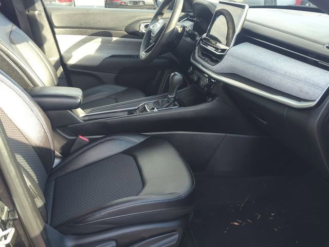 Used 2024 Jeep Compass Latitude image 25