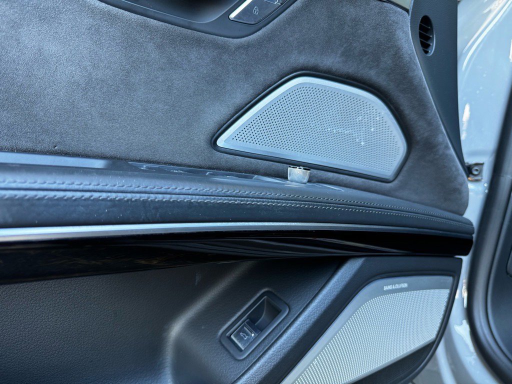Used 2021 Audi S8 L w/ S8 Executive Package image 8