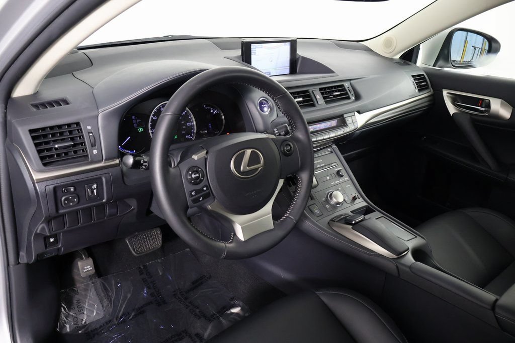 Used 2016 Lexus CT 200h w/ Navigation Package FWD image 7
