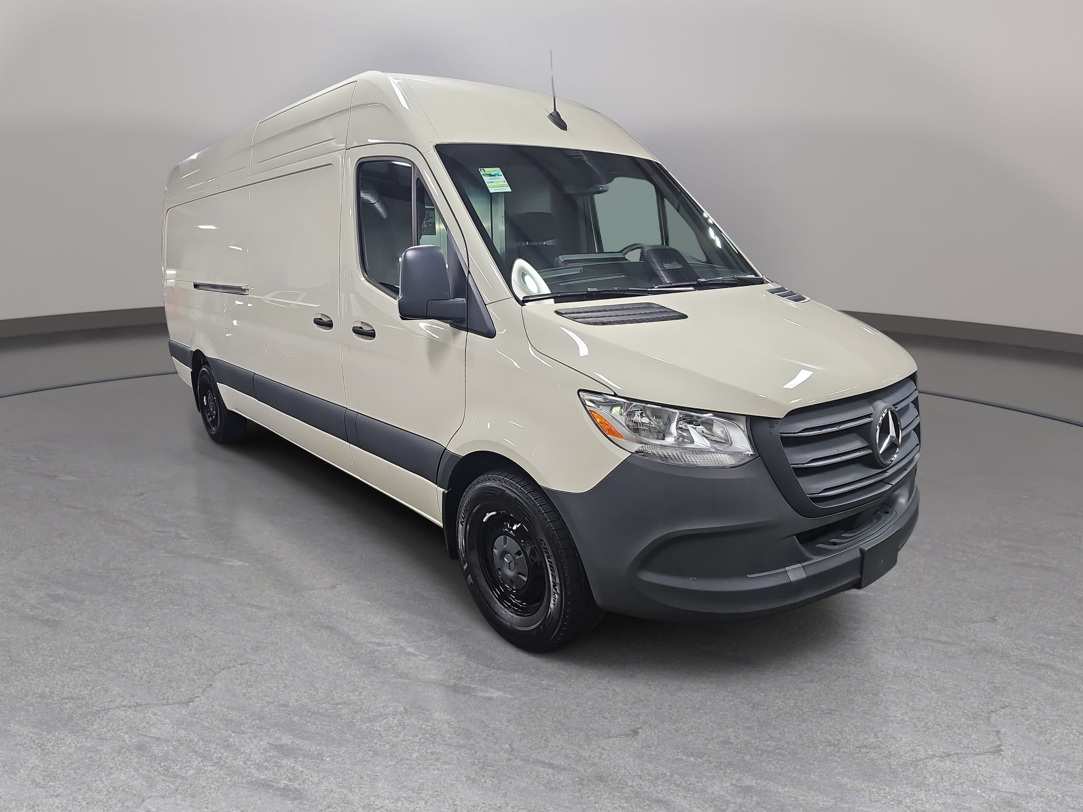 Used 2025 Mercedes-Benz Sprinter 2500 image 3