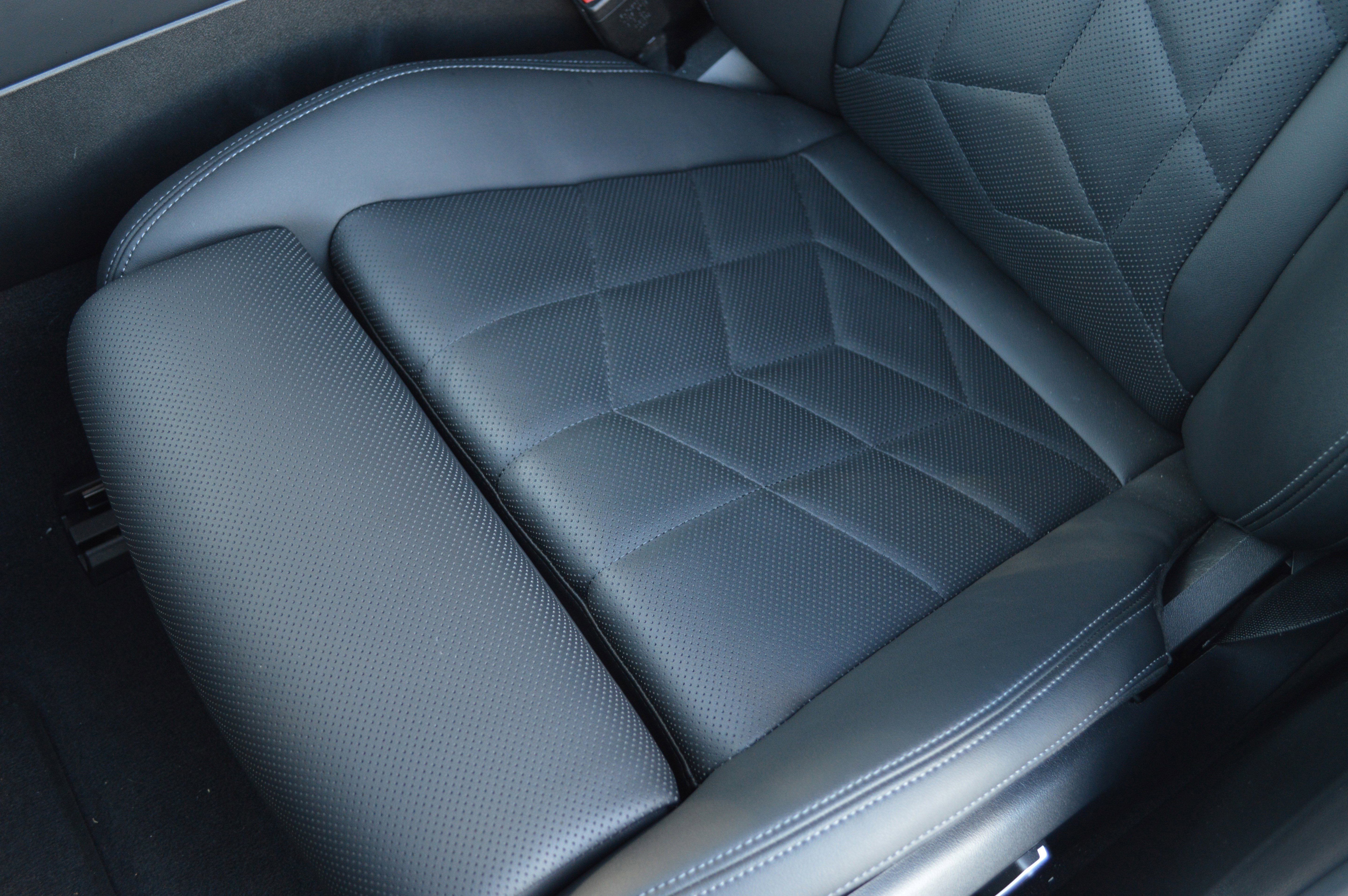 Used 2025 BMW 530i xDrive w/ Premium Package image 26