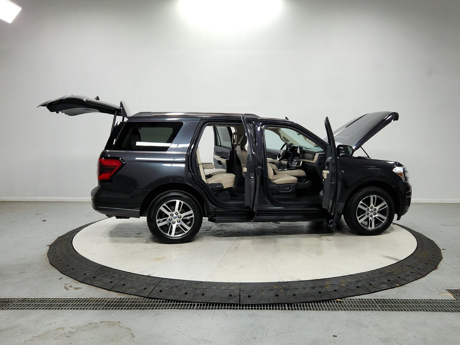 Used 2024 Ford Expedition Limited RWD image 17