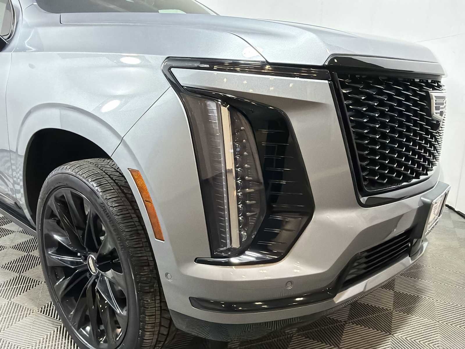 Used 2025 Cadillac Escalade ESV Sport Platinum w/ LPO, ONYX Package image 19