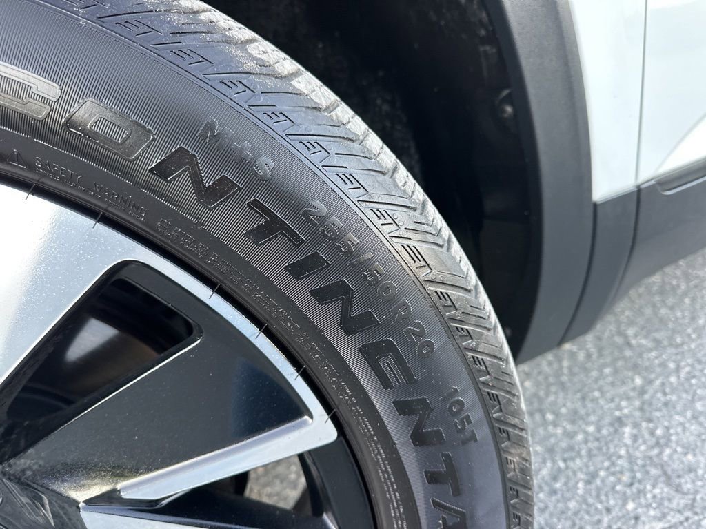 Used 2025 Volkswagen Atlas Cross Sport SE image 32