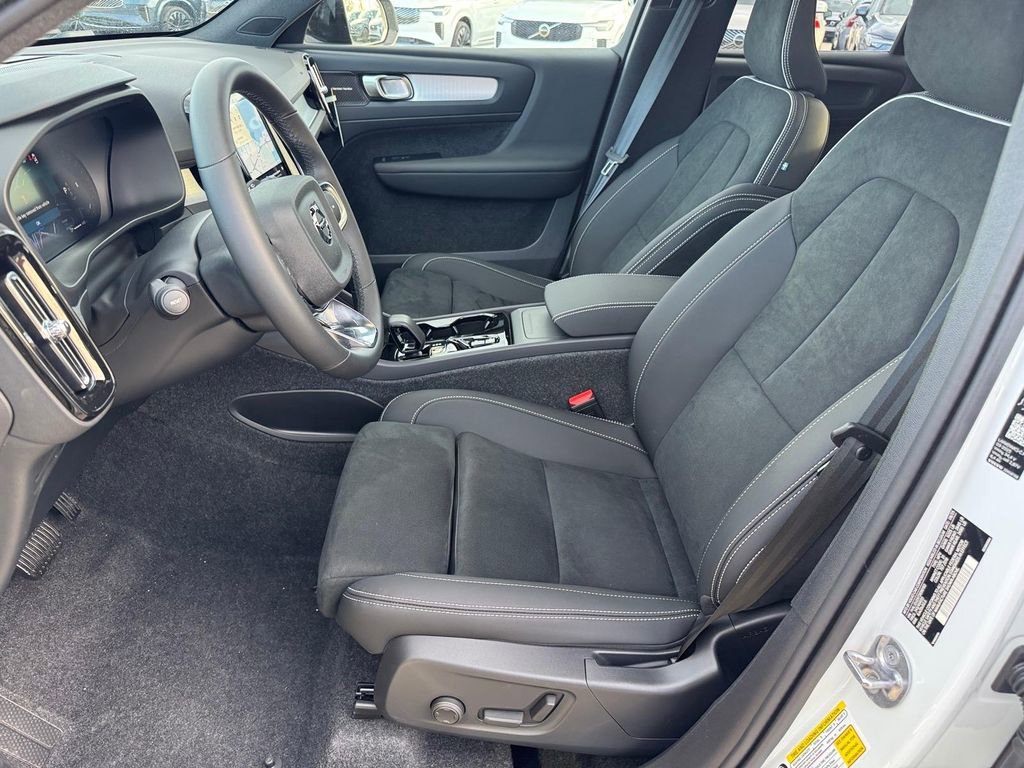 New 2026 Volvo XC40 B5 Ultra w/ Climate Package AWD/4WD image 8