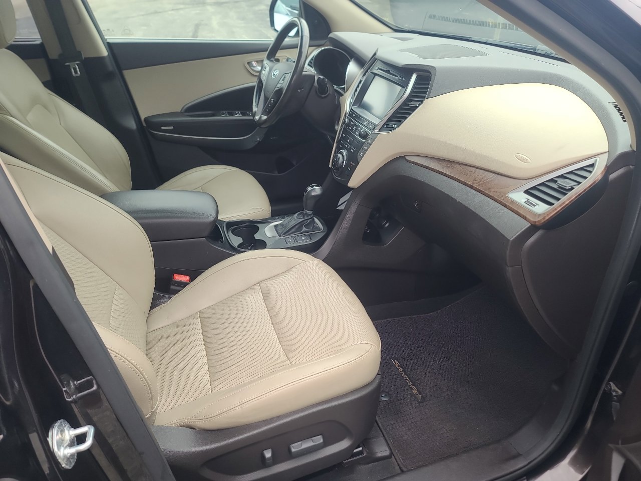 Used 2017 Hyundai Santa Fe Limited w/ Cargo Package image 15