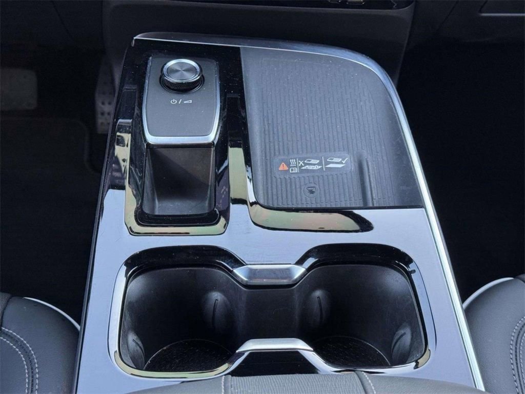 Used 2025 Buick Enclave Preferred AWD/4WD image 8