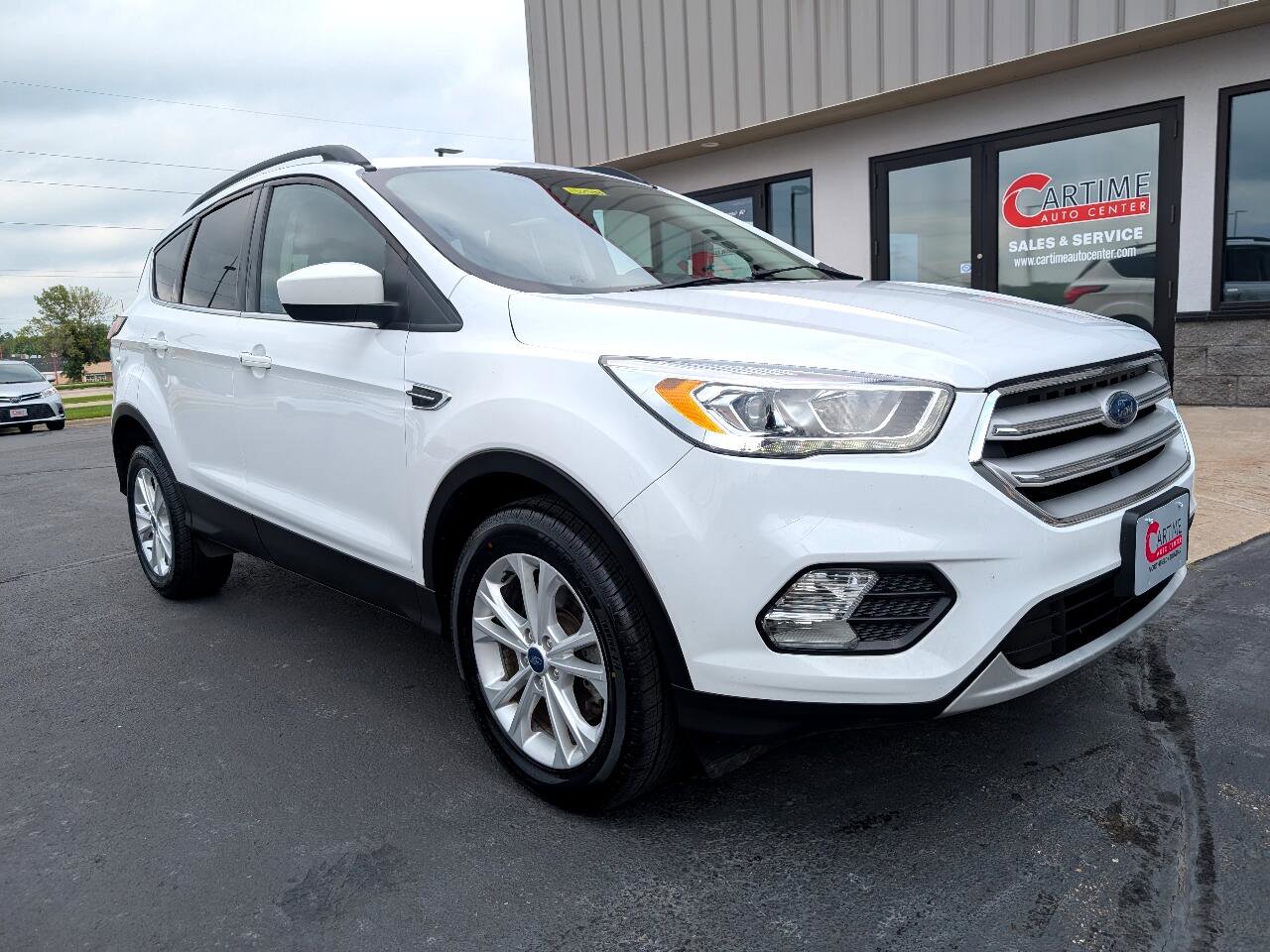Used 2019 Ford Escape SEL image 2