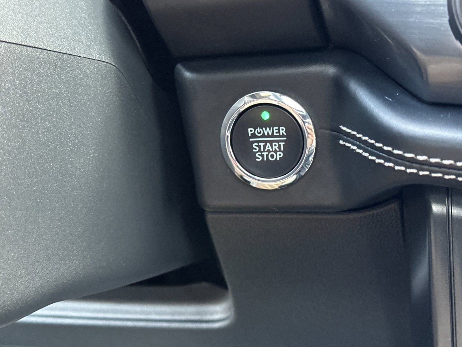 Used 2024 Ford F150 Lightning Platinum AWD/4WD image 27